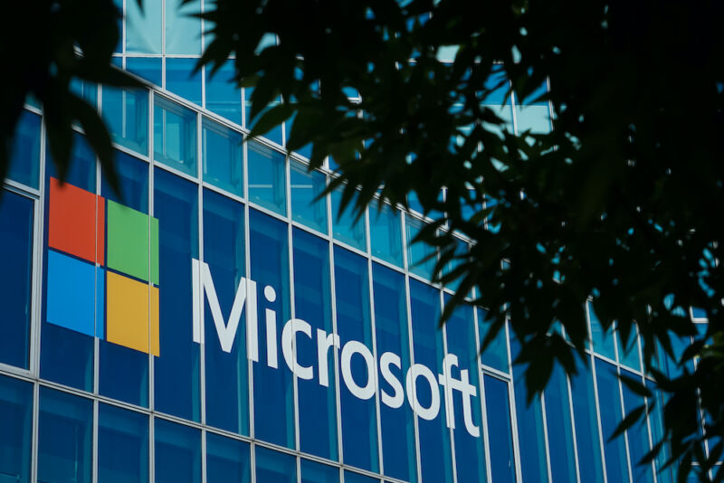 US senator blasts Microsoft for “negligent cybersecurity practices”